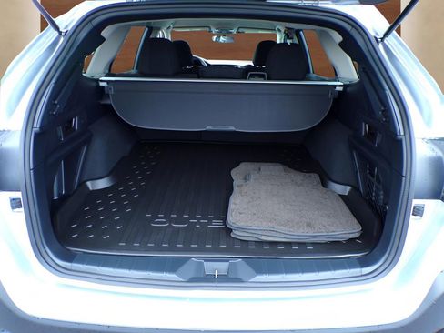 Used 2024 Subaru Outback Premium image 9