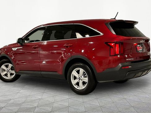 Used 2023 Kia Sorento LX FWD image 4
