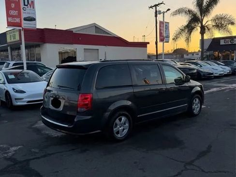 Used 2012 Dodge Grand Caravan SXT image 4
