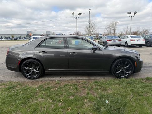 Used 2023 Chrysler 300 S w/ Comfort Group RWD image 7