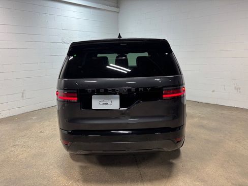 New 2025 Land Rover Discovery Dynamic SE image 8