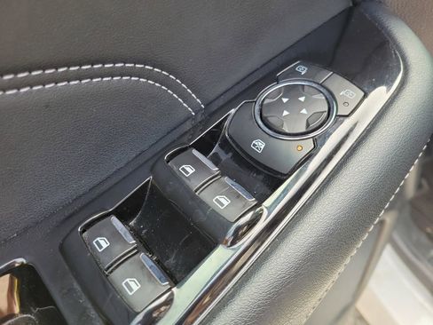 Used 2018 Ford Edge Titanium w/ Equipment Group 301A AWD/4WD image 18