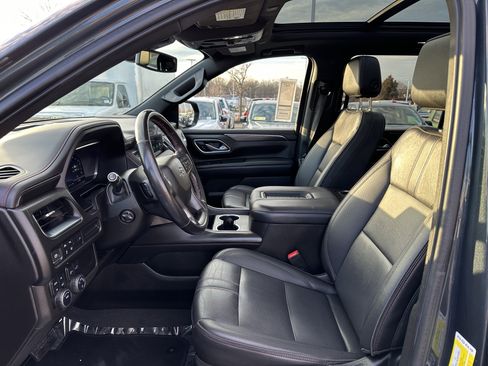 Used 2022 Chevrolet Suburban RST w/ Luxury Package image 16