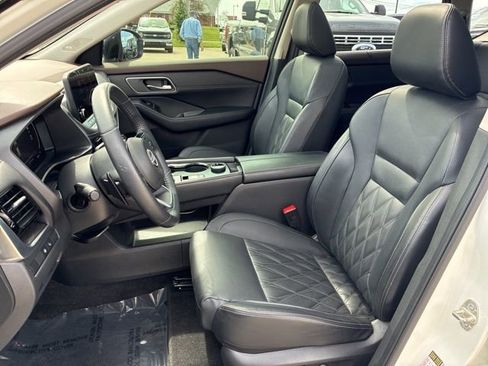 Used 2023 Nissan Rogue Platinum w/ Platinum Premium Package AWD/4WD image 17