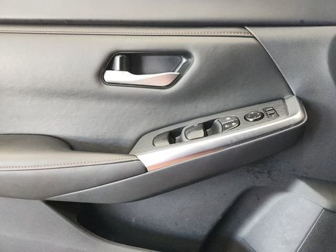 Used 2025 Nissan Sentra SR FWD image 16