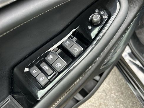 Certified 2022 Jeep Grand Cherokee L Overland image 16