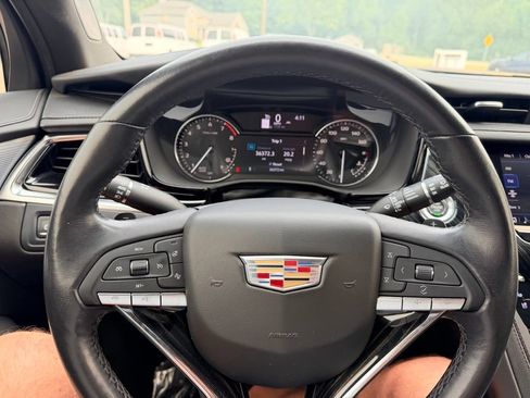 Used 2023 Cadillac XT6 Premium Luxury FWD image 25