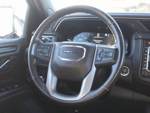 Used 2022 GMC Yukon XL Denali w/ Denali Premium Package image 25