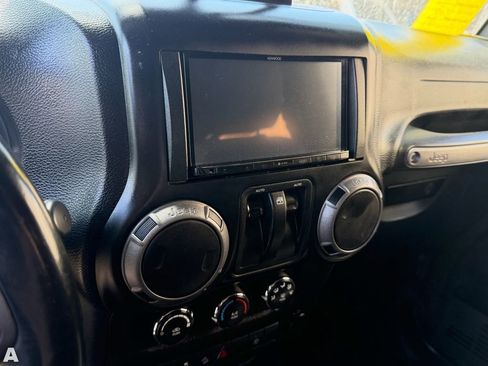 Used 2017 Jeep Wrangler Sport AWD/4WD image 9