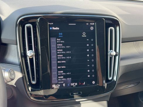 Certified 2023 Volvo XC40 Recharge Ultimate image 22