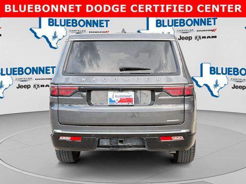 Used 2024 Jeep Wagoneer Series II w/ Flexible Seating Group RWD image 6