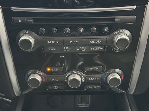 Used 2018 Nissan Pathfinder SV image 21