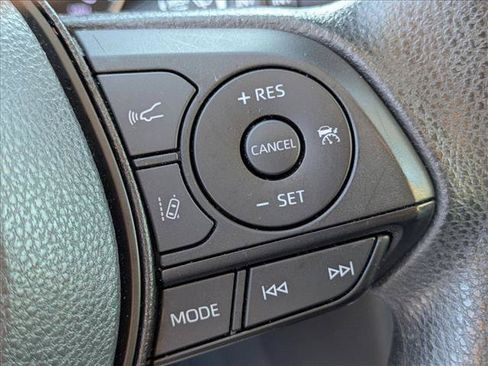 Used 2022 Toyota RAV4 XLE w/ Convenience Package FWD image 12