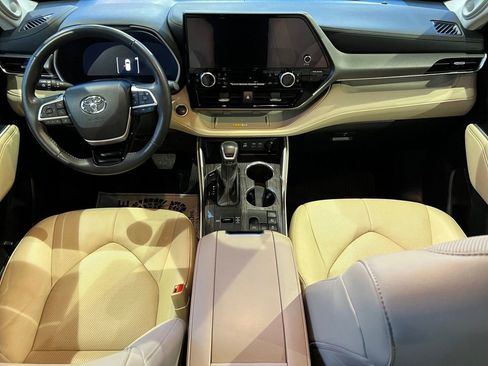 Used 2024 Toyota Highlander Limited image 42