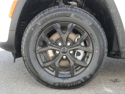 New 2026 Jeep Grand Cherokee Altitude AWD/4WD image 15