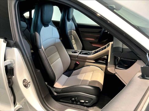 Used 2025 Porsche Taycan image 22