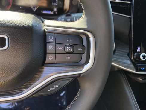 Used 2024 Jeep Wagoneer L Series II w/ Flexible Seating Group AWD/4WD image 12