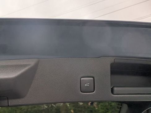 Used 2025 Ford Escape SE w/ PHEV Premium Package FWD image 32