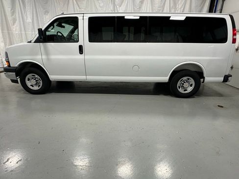 Used 2025 Chevrolet Express 3500 LT w/ LT Preferred Equipment Group image 4