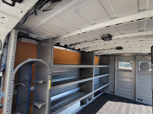 Used 2015 Nissan NV 2500 SV w/ Side & Curtain Airbag Package image 30