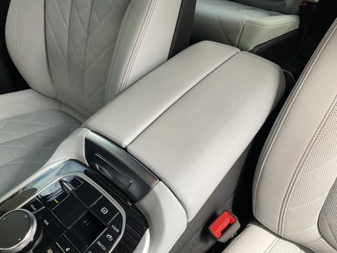 Used 2023 BMW X7 xDrive40i w/ M Sport Package AWD/4WD image 21