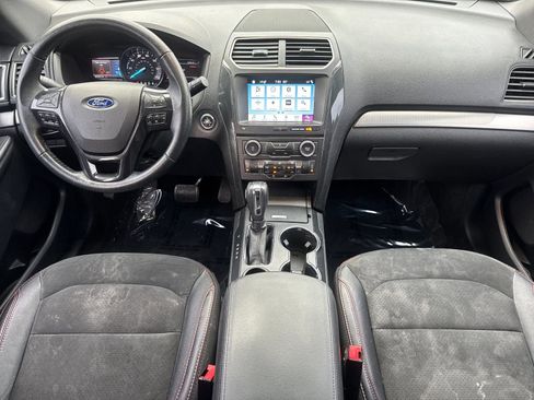 Used 2018 Ford Explorer XLT w/ Equipment Group 202A image 13