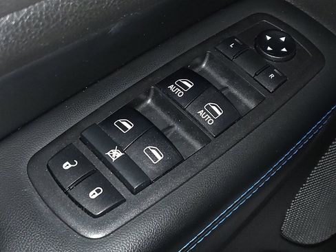 Used 2018 Jeep Grand Cherokee Laredo image 27