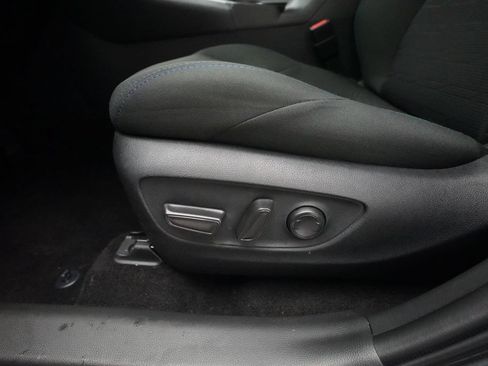 Used 2025 Toyota RAV4 SE AWD/4WD image 28