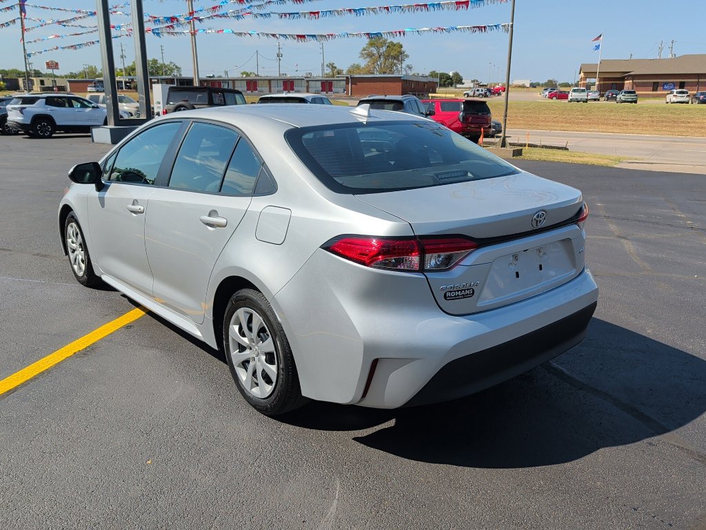 Used 2024 Toyota Corolla LE FWD image 4