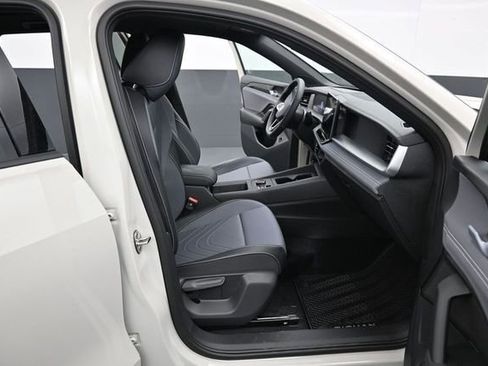 New 2026 Volkswagen Tiguan SE R-Line FWD image 14
