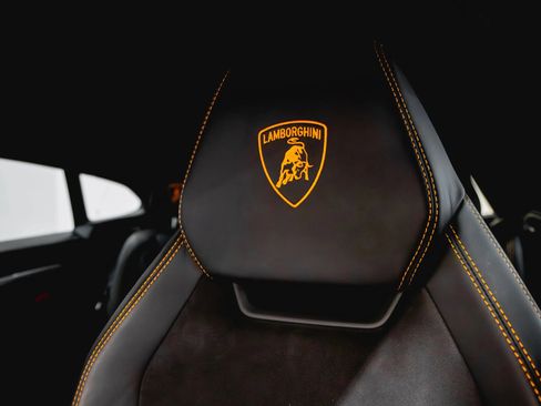 Used 2020 Lamborghini Urus image 36