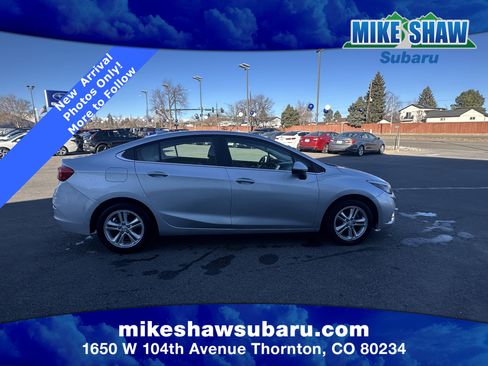 Used 2017 Chevrolet Cruze LT image 4