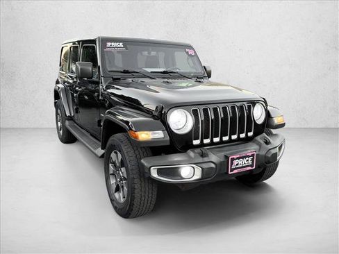 Used 2018 Jeep Wrangler Unlimited Sahara image 3