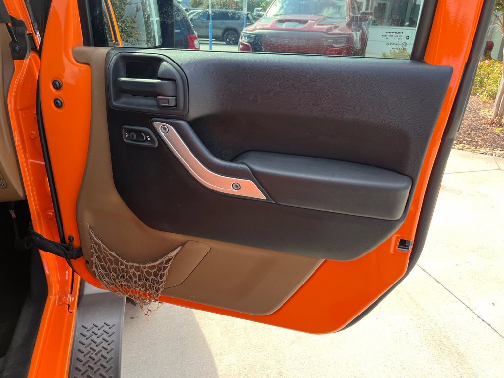 Used 2013 Jeep Wrangler Unlimited Rubicon w/ Connectivity Group AWD/4WD image 28