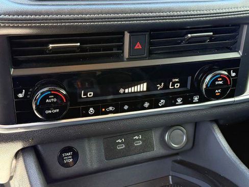 Used 2024 Nissan Rogue SV w/ SV Premium Package FWD image 11