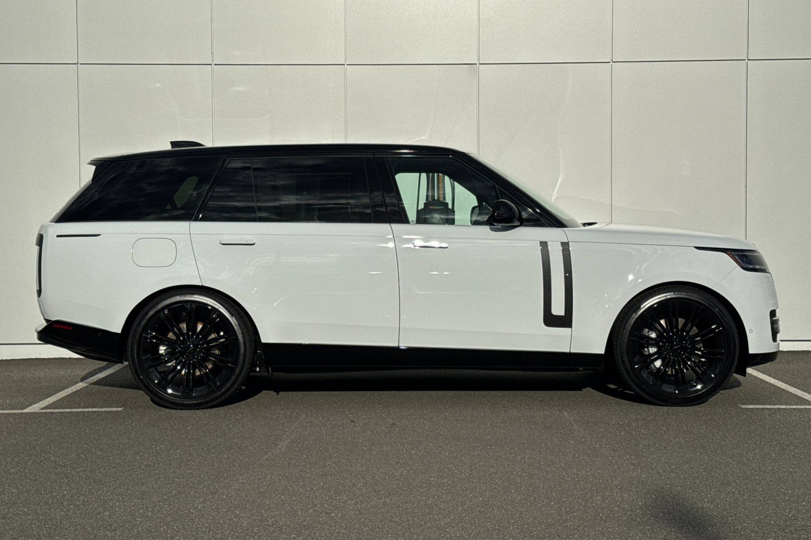 New 2026 Land Rover Range Rover Long Wheelbase SE AWD/4WD image 6