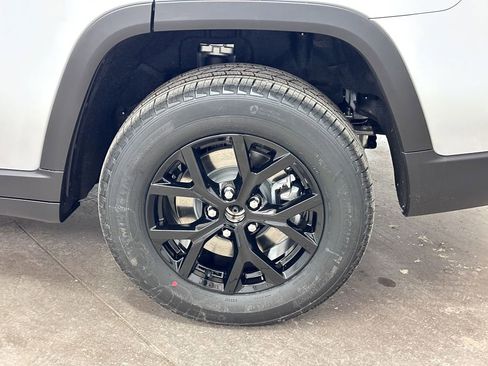 New 2025 Jeep Grand Cherokee L Altitude image 45