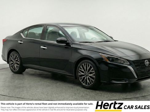 Used 2025 Nissan Altima 2.5 SV image 1