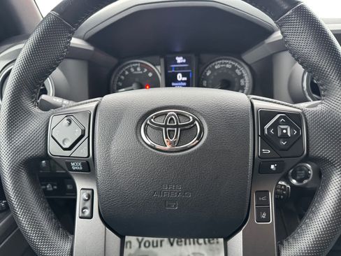 Used 2022 Toyota Tacoma TRD Sport image 16