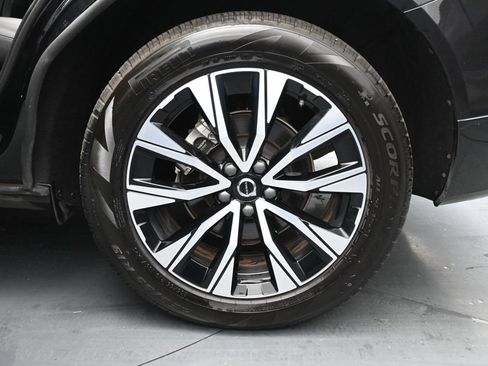 Used 2025 Volvo XC60 B5 Plus AWD/4WD image 21