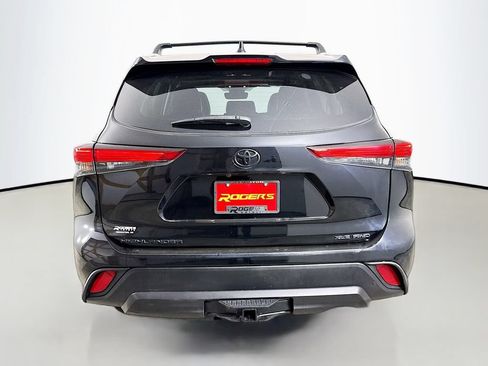 Used 2022 Toyota Highlander XLE AWD/4WD image 7