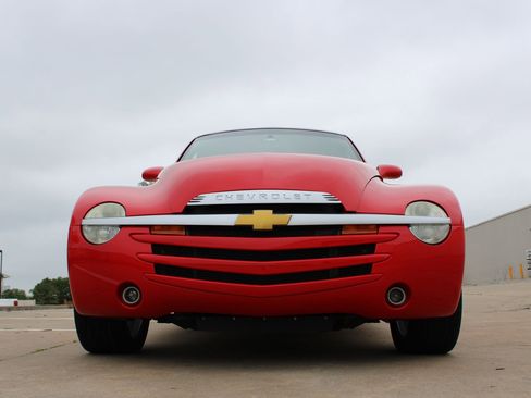Used 2004 Chevrolet SSR w/ Preferred Equipment Group RWD image 6