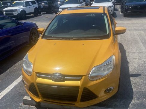Used 2012 Ford Focus SE FWD image 2