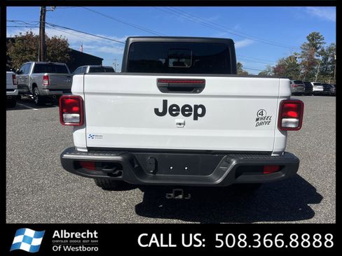 Used 2022 Jeep Gladiator Willys image 4