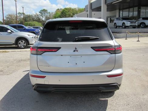 New 2026 Mitsubishi Outlander ES FWD image 4