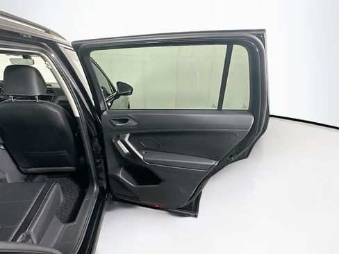 Used 2021 Volkswagen Tiguan SE w/ Panoramic Sunroof Package FWD image 28