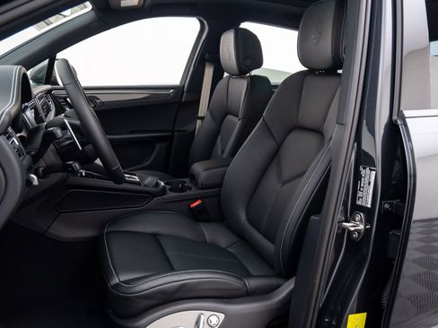 New 2026 Porsche Macan Turbo image 5