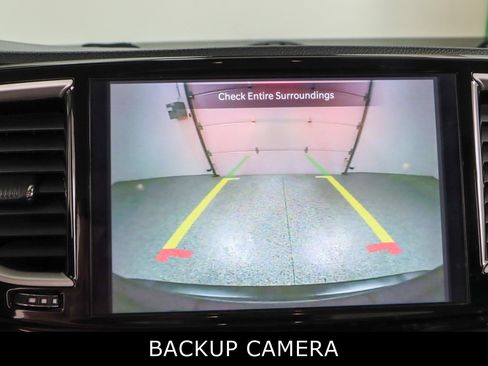 Used 2023 Chrysler Pacifica Touring-L FWD image 18