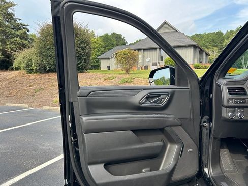 Used 2024 GMC Yukon XL SLT w/ SLT Premium Package RWD image 61