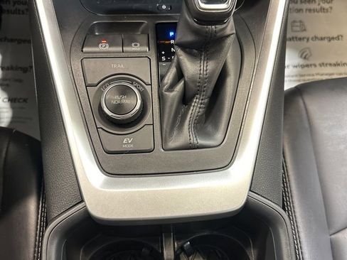 Used 2023 Toyota RAV4 XLE Premium image 33